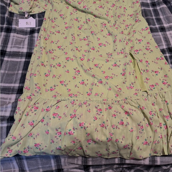 Wayf Floral Green Women's Skirt and Top. - Picture 3 of 3